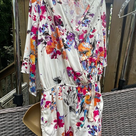 One Piece Shorts Romper with Pockets - Picture 5 of 9